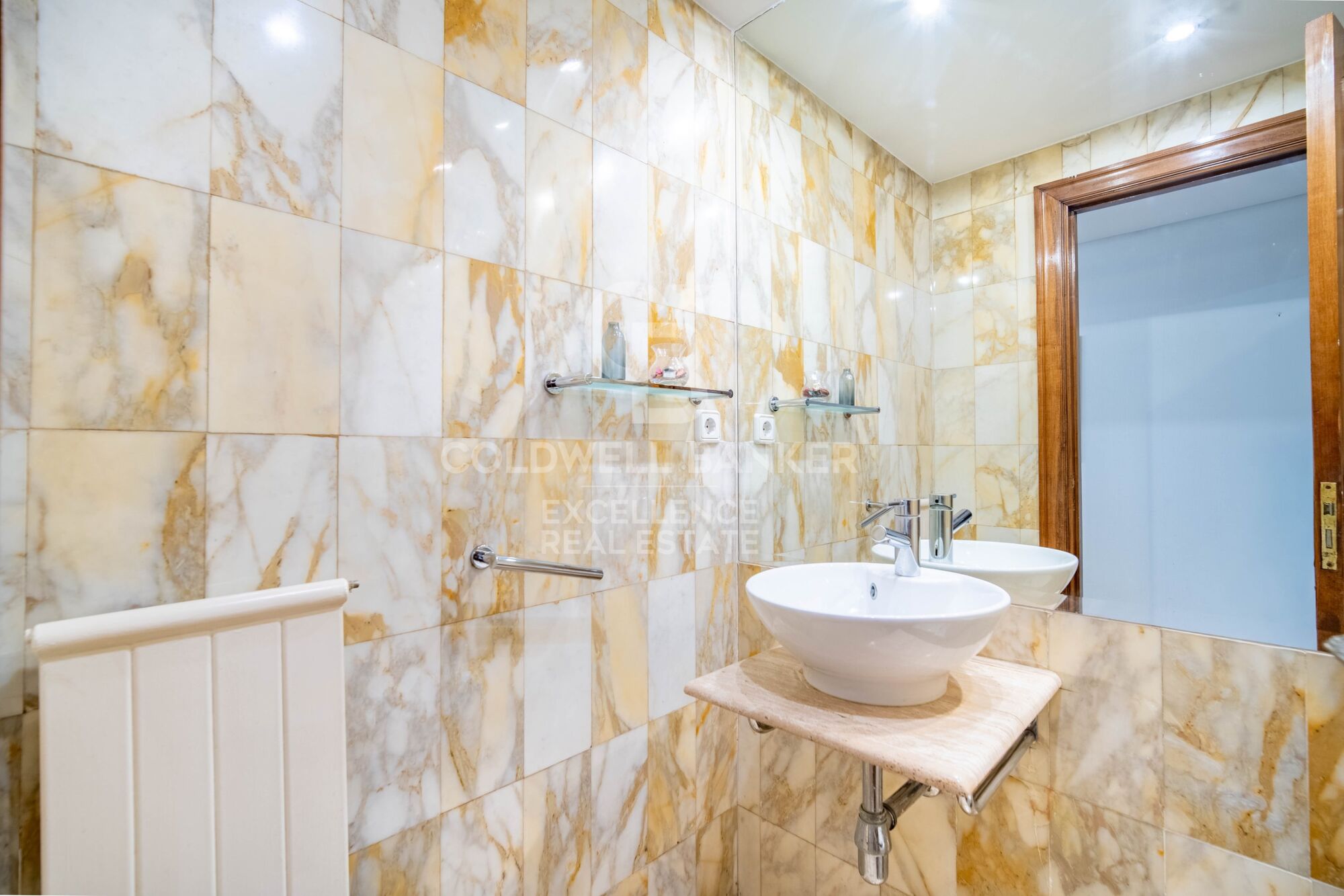 Elegant Residence on Calle Colón - Luxury and Space in Valencia's Finest Location