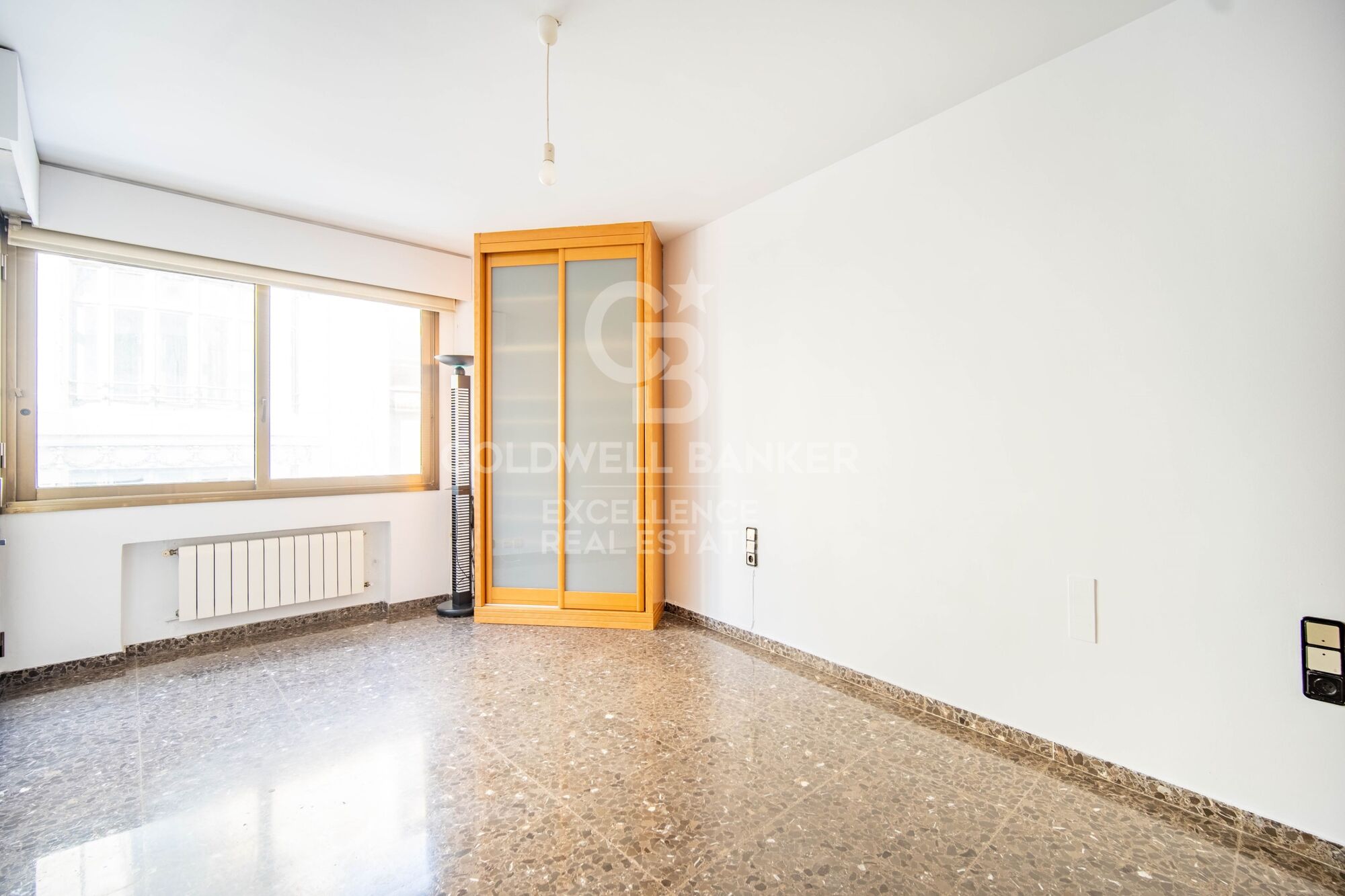 Elegant Residence on Calle Colón - Luxury and Space in Valencia's Finest Location