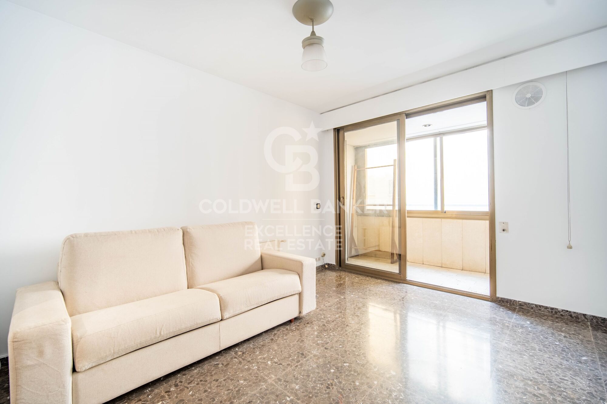 Elegant Residence on Calle Colón - Luxury and Space in Valencia's Finest Location