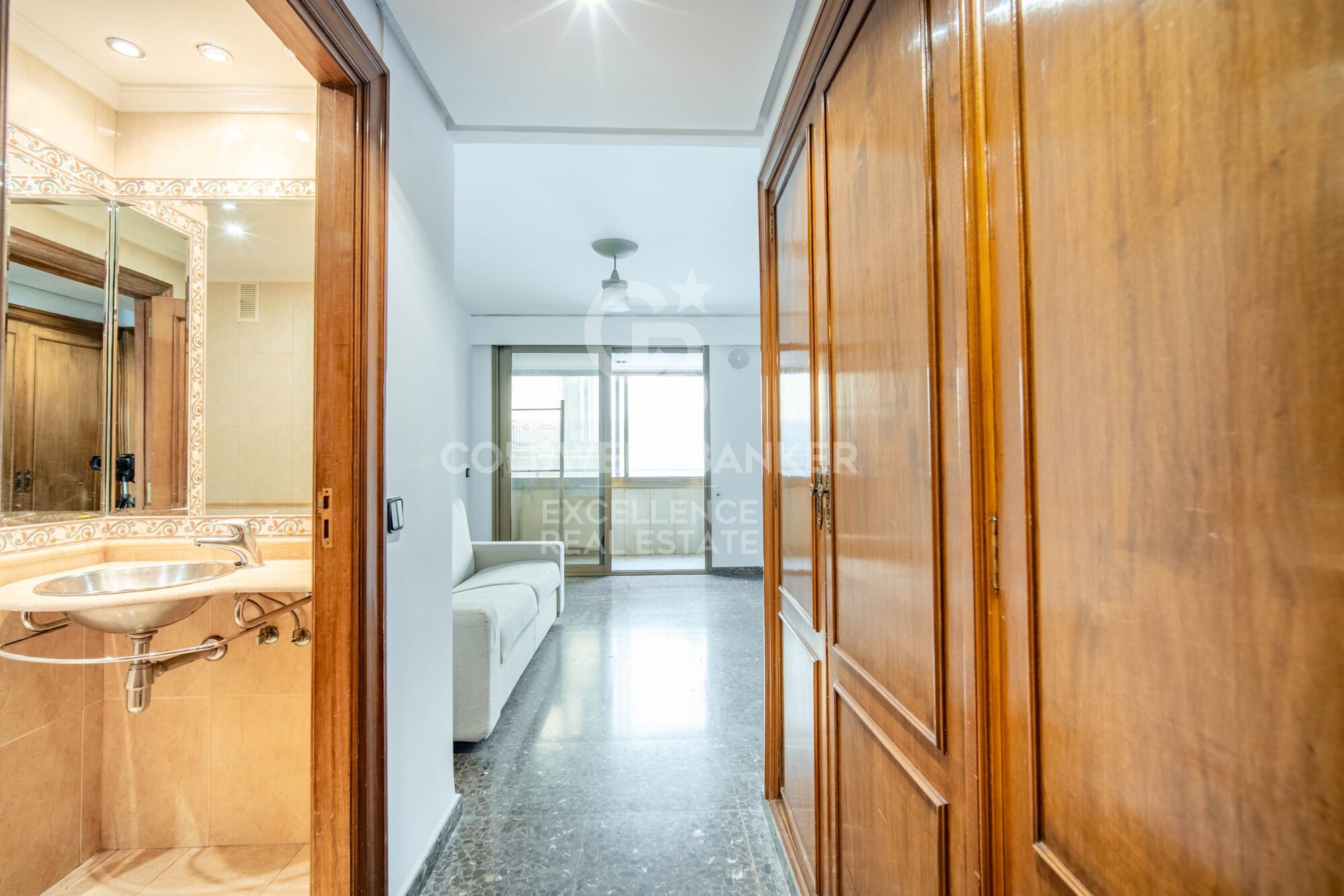 Elegant Residence on Calle Colón - Luxury and Space in Valencia's Finest Location