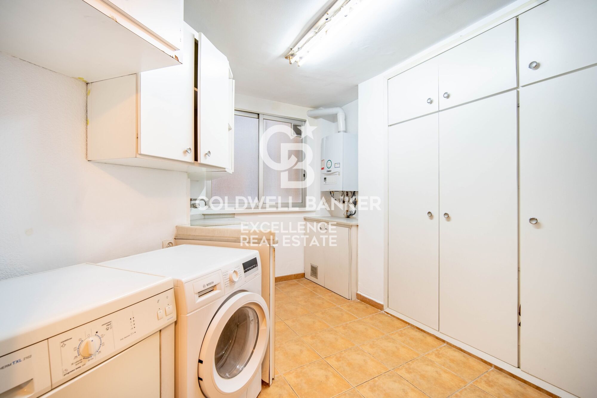 Elegant Residence on Calle Colón - Luxury and Space in Valencia's Finest Location