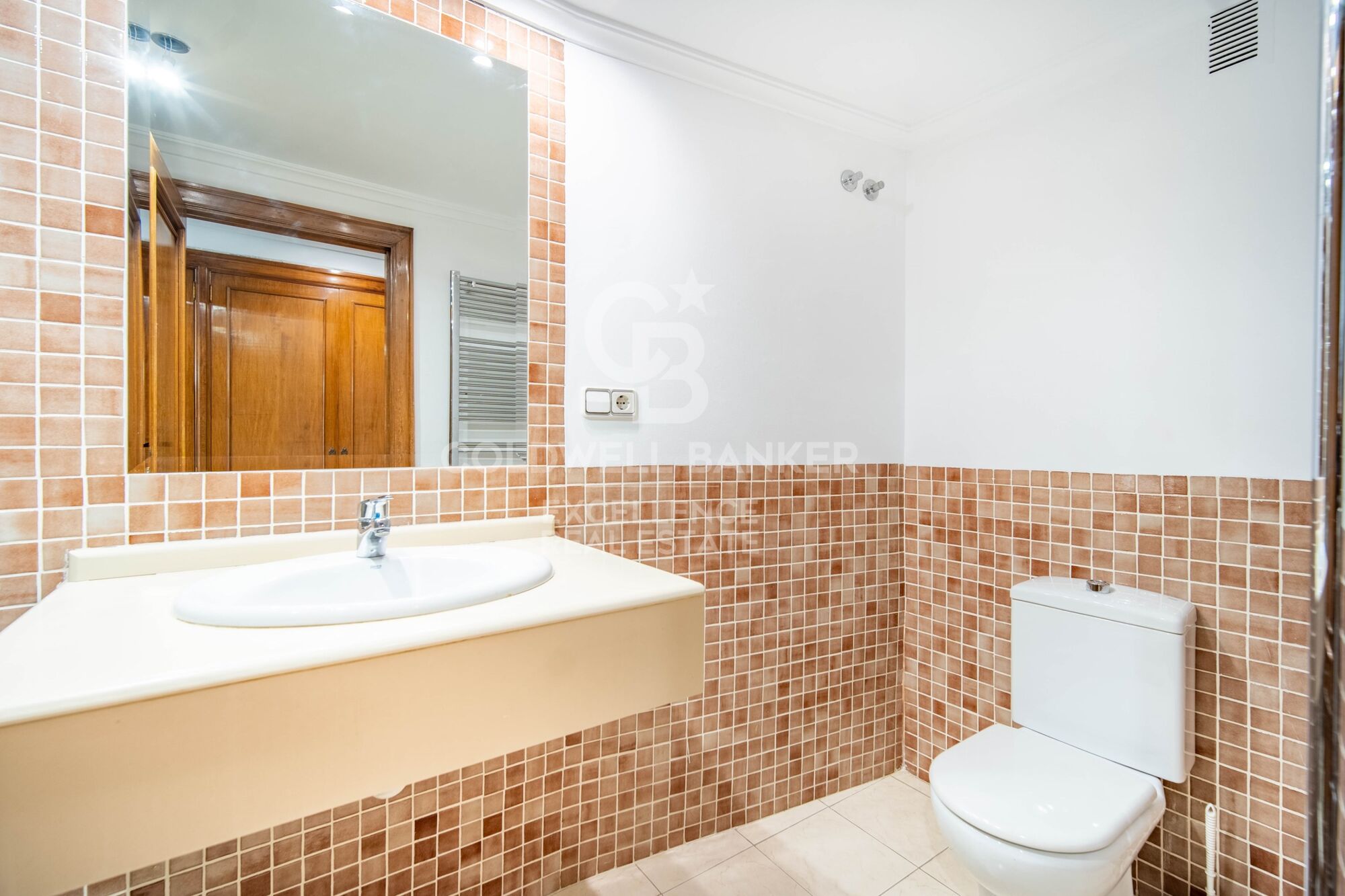 Elegant Residence on Calle Colón - Luxury and Space in Valencia's Finest Location