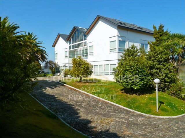 Casa singular con gran parcela a 500 metros del centro de Santa Cruz, Oleiros