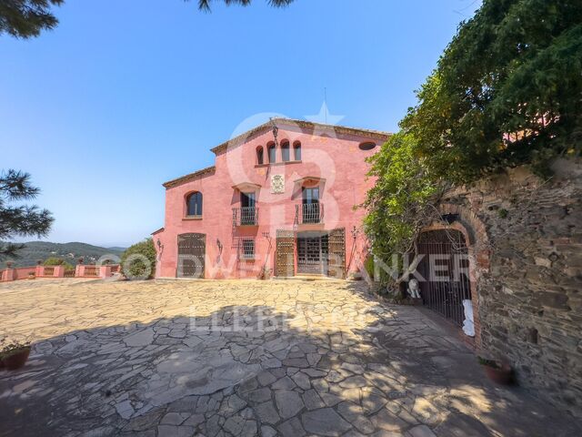 Descubre una masía única y espectacular en venta en el corazón de Vallvidrera