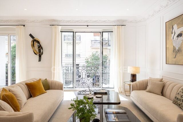 Spectacular flat with terrace for sale in Recoletos, Madrid