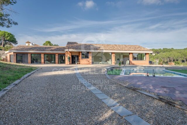 Dream home in Sant Muç: contemporary design and privacy