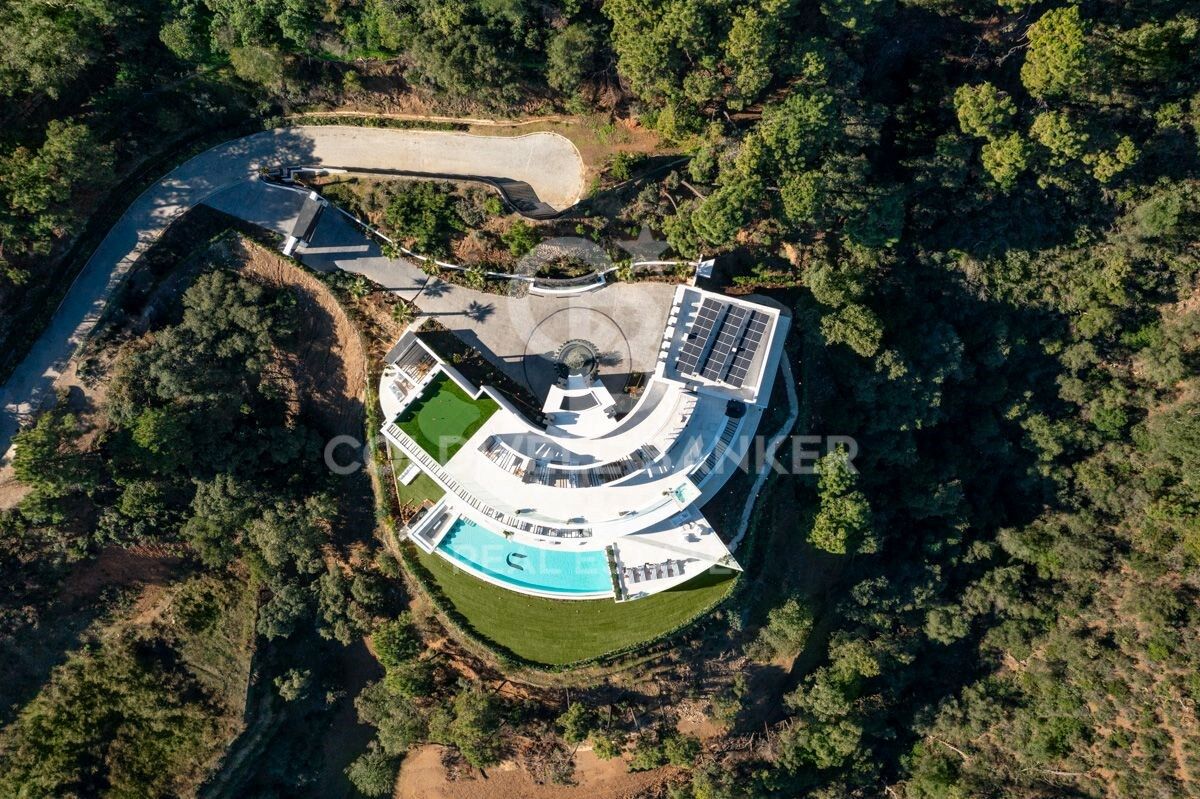 Exceptional one-of-a-kind villa with unobstructed panoramic views in La Zagaleta