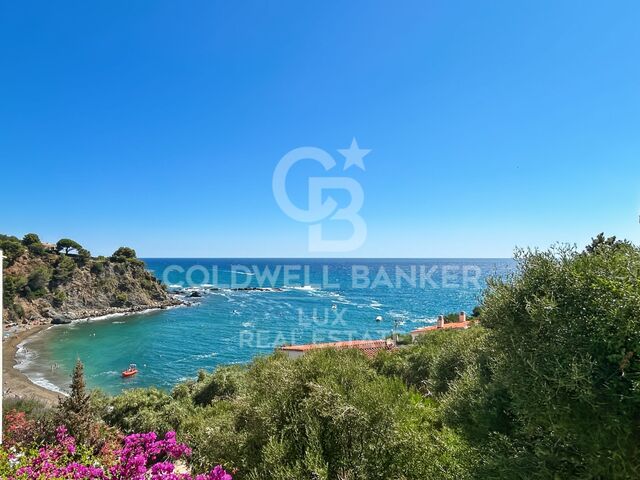 House with sea view and direct access to the beach in Llançà, Costa Brava