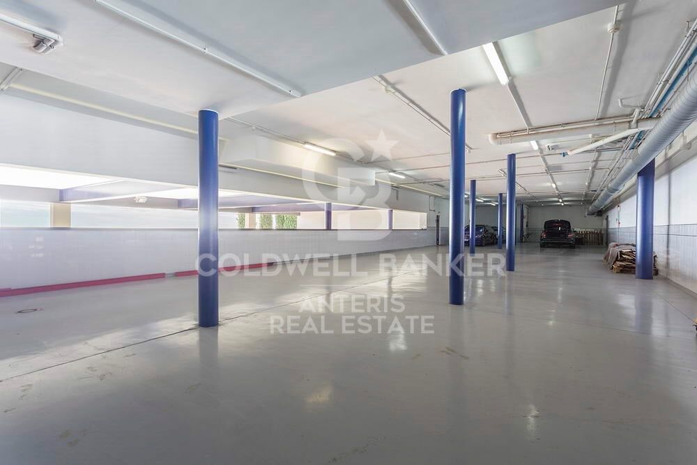 Stunning modern house with breathtaking panoramic views of the city