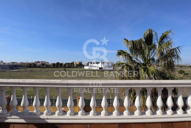 Geräumiges Haus mit klimatisiertem Hallenbad in Spanien