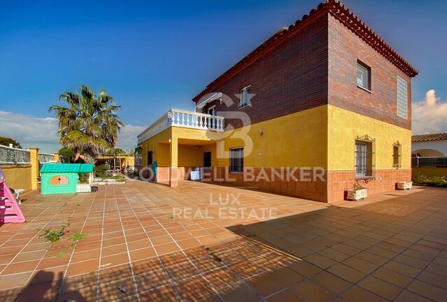 Casa con piscina cubierta y climatizada en la Costa Brava