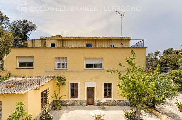 Large house for sale in La Floresta on a large segregable plot