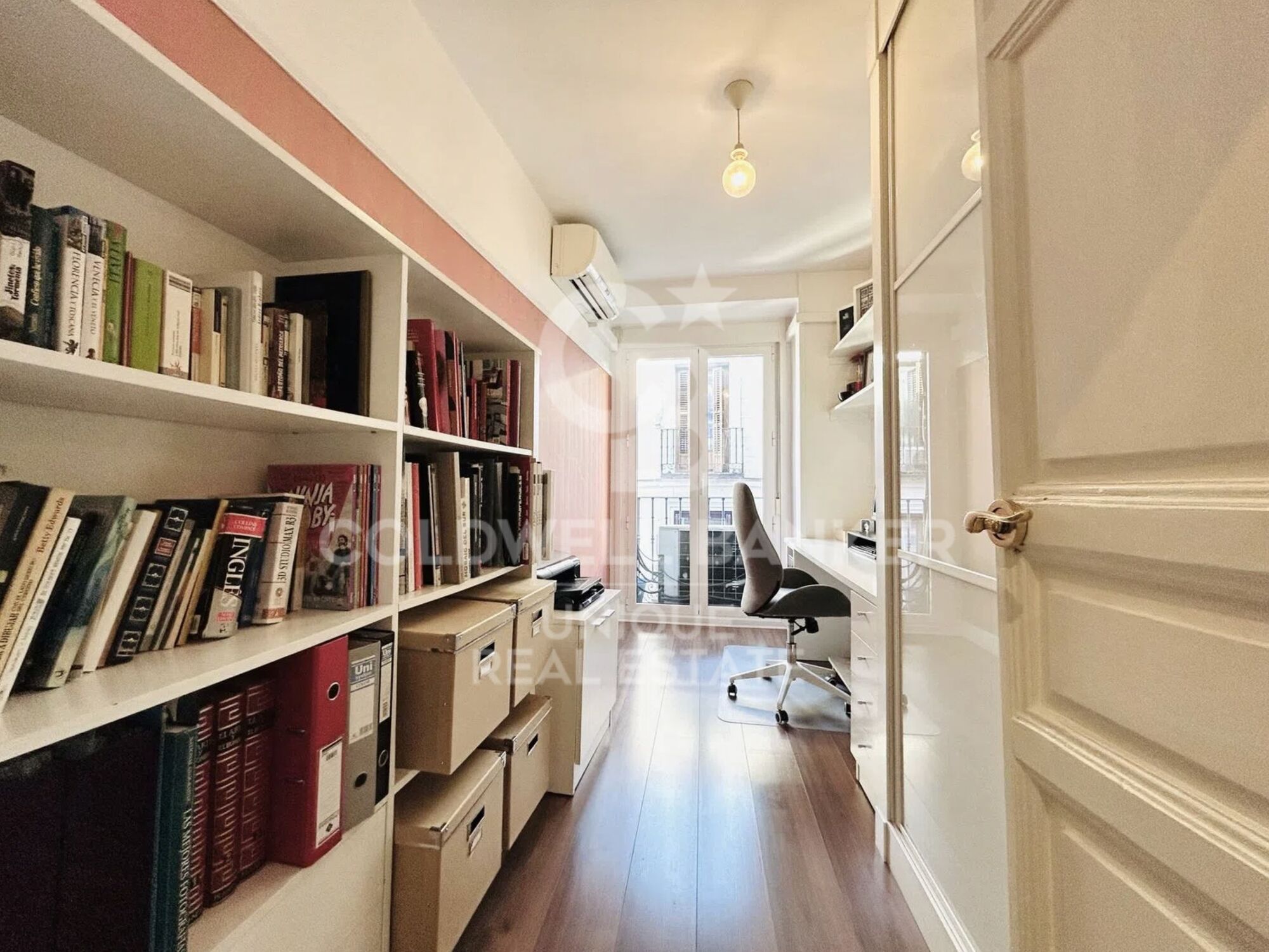 Renovated exterior flat with 2 bedrooms with 3 balconies in Malasaña, Madrid