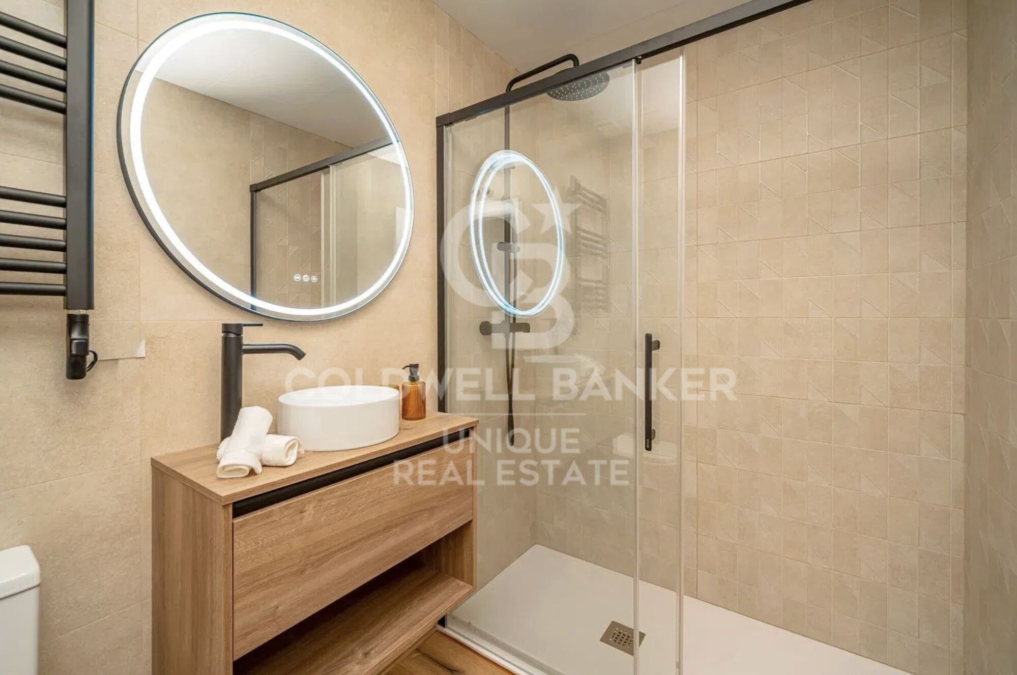 Exclusive exterior flat with 4 bedrooms in the heart of Madrid