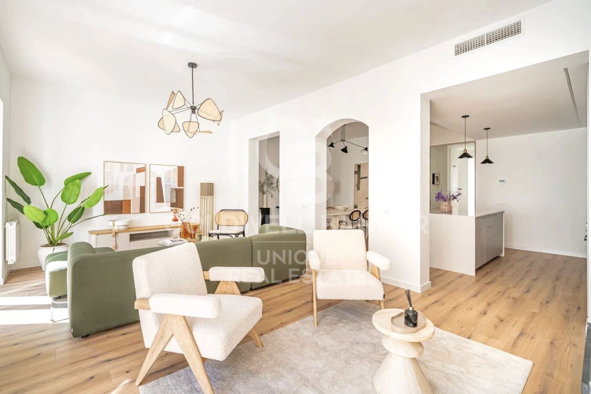 Exclusive exterior flat with 4 bedrooms in the heart of Madrid