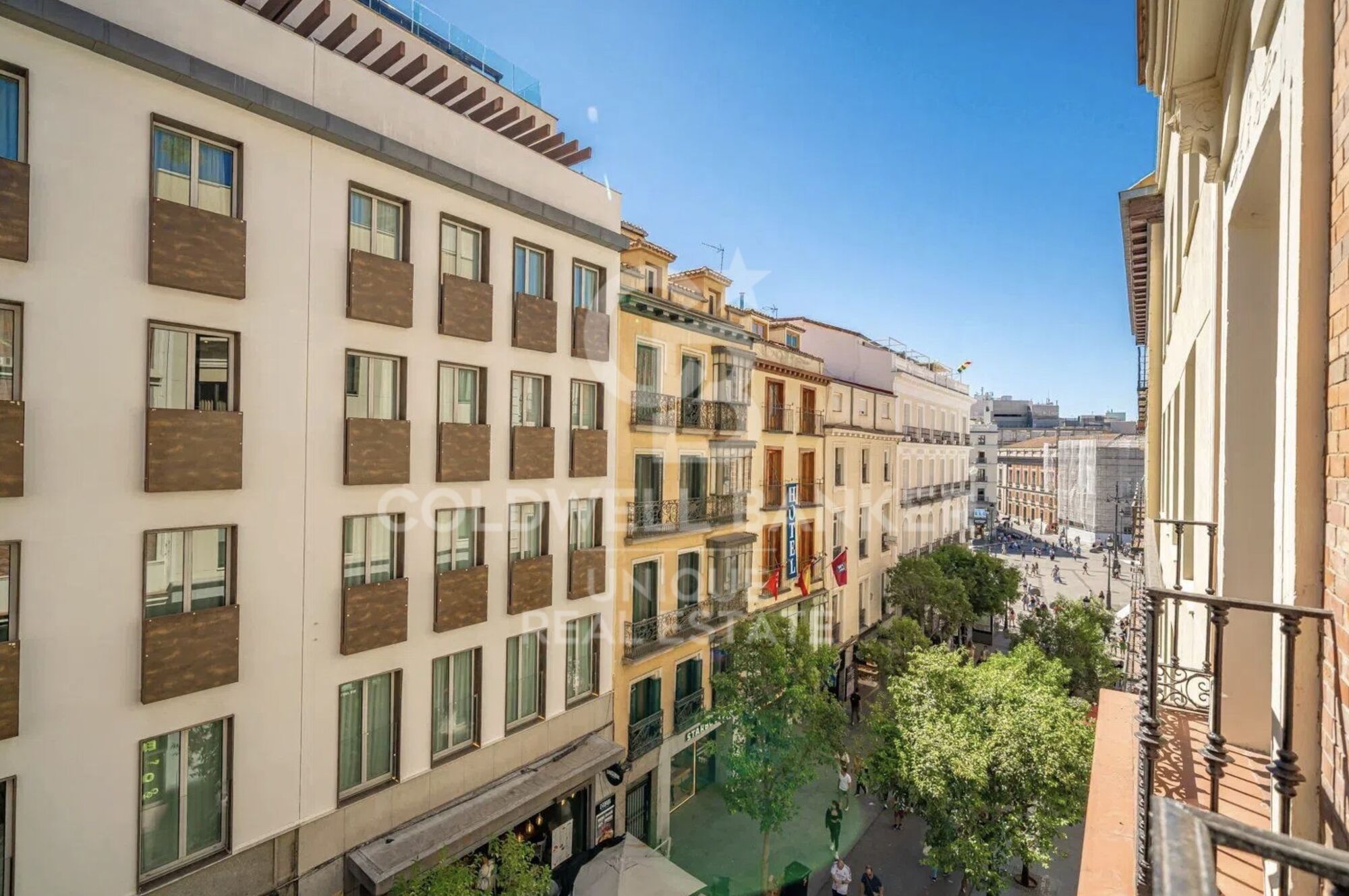Exclusive exterior flat with 4 bedrooms in the heart of Madrid