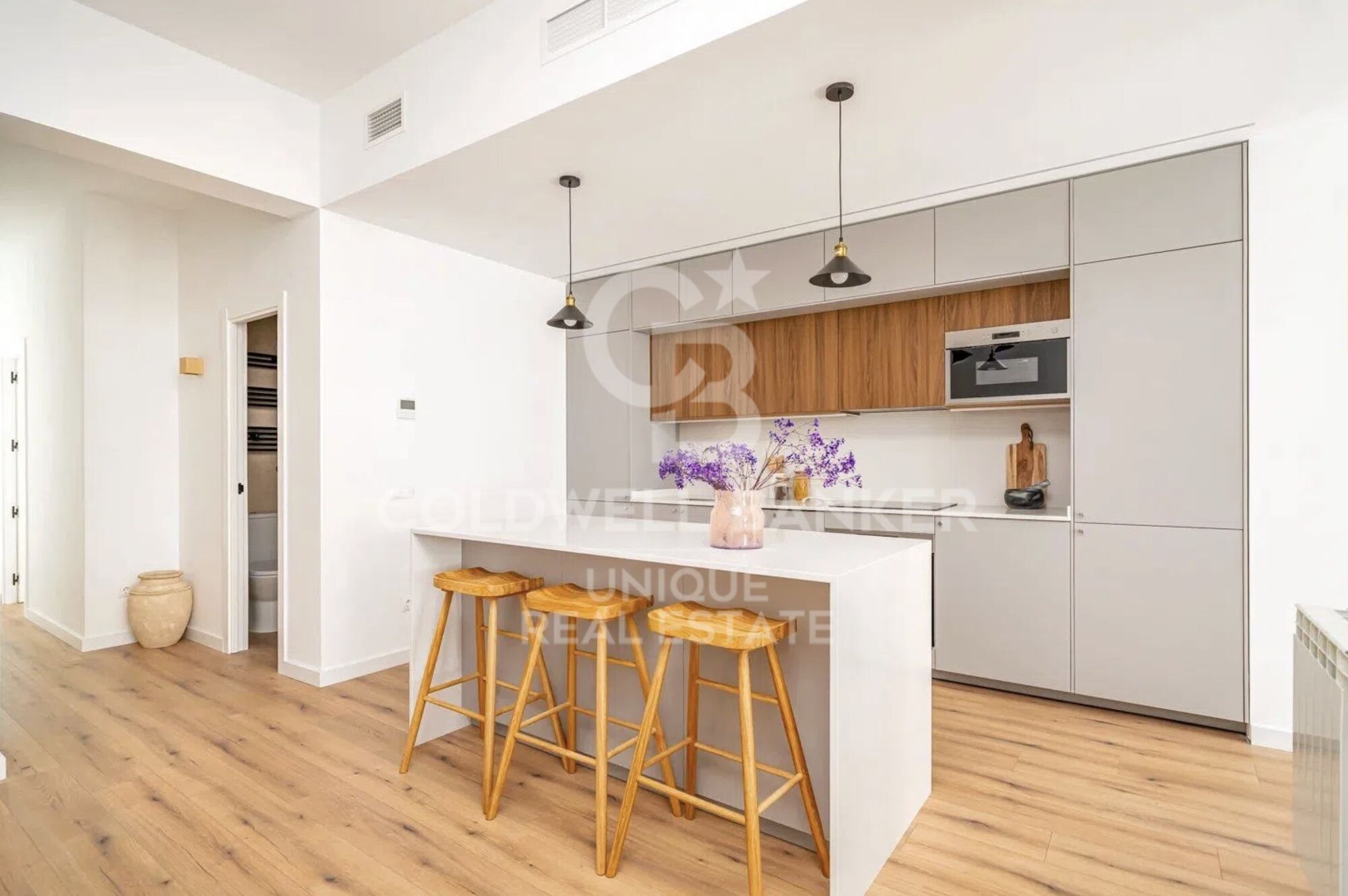 Exclusive exterior flat with 4 bedrooms in the heart of Madrid