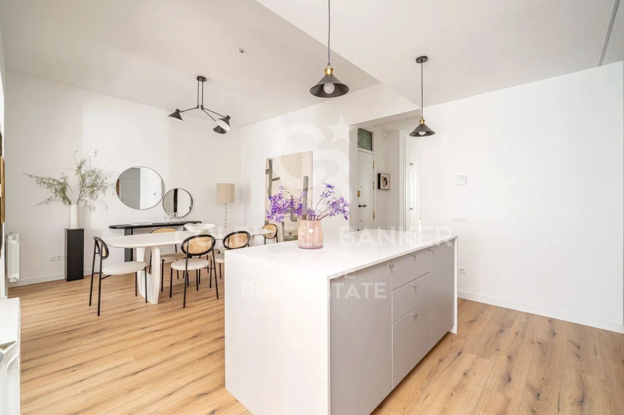 Exclusive exterior flat with 4 bedrooms in the heart of Madrid
