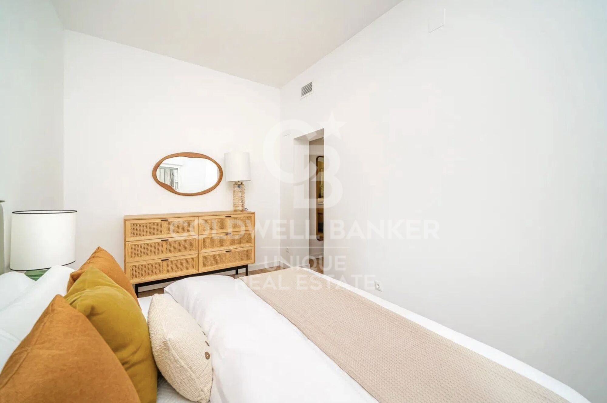 Exclusive exterior flat with 4 bedrooms in the heart of Madrid