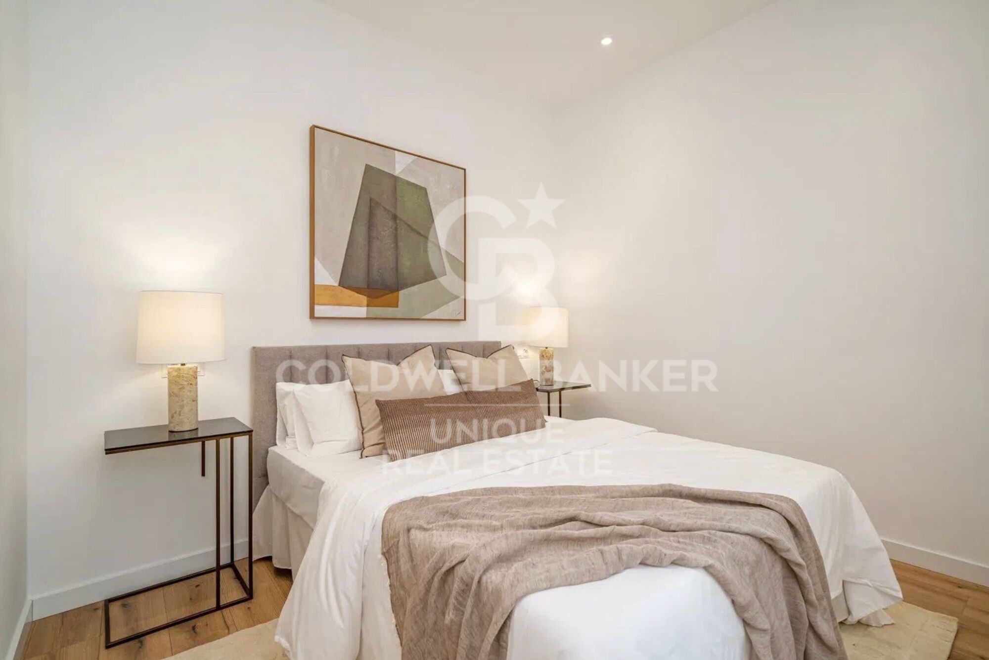 Exclusive exterior flat with 4 bedrooms in the heart of Madrid