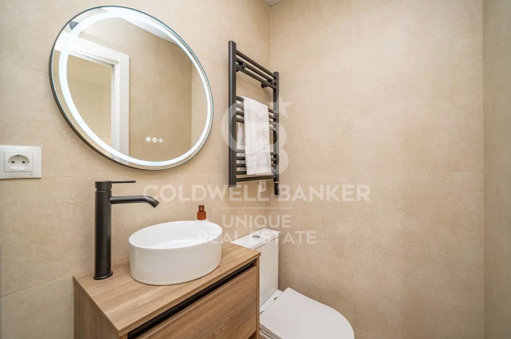 Exclusive exterior flat with 4 bedrooms in the heart of Madrid