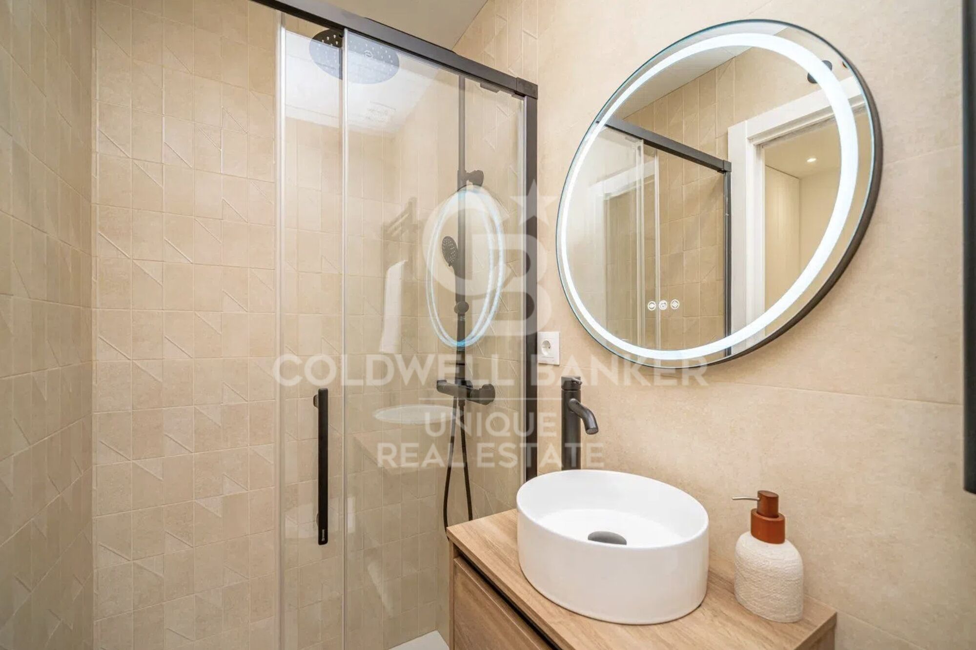 Exclusive exterior flat with 4 bedrooms in the heart of Madrid