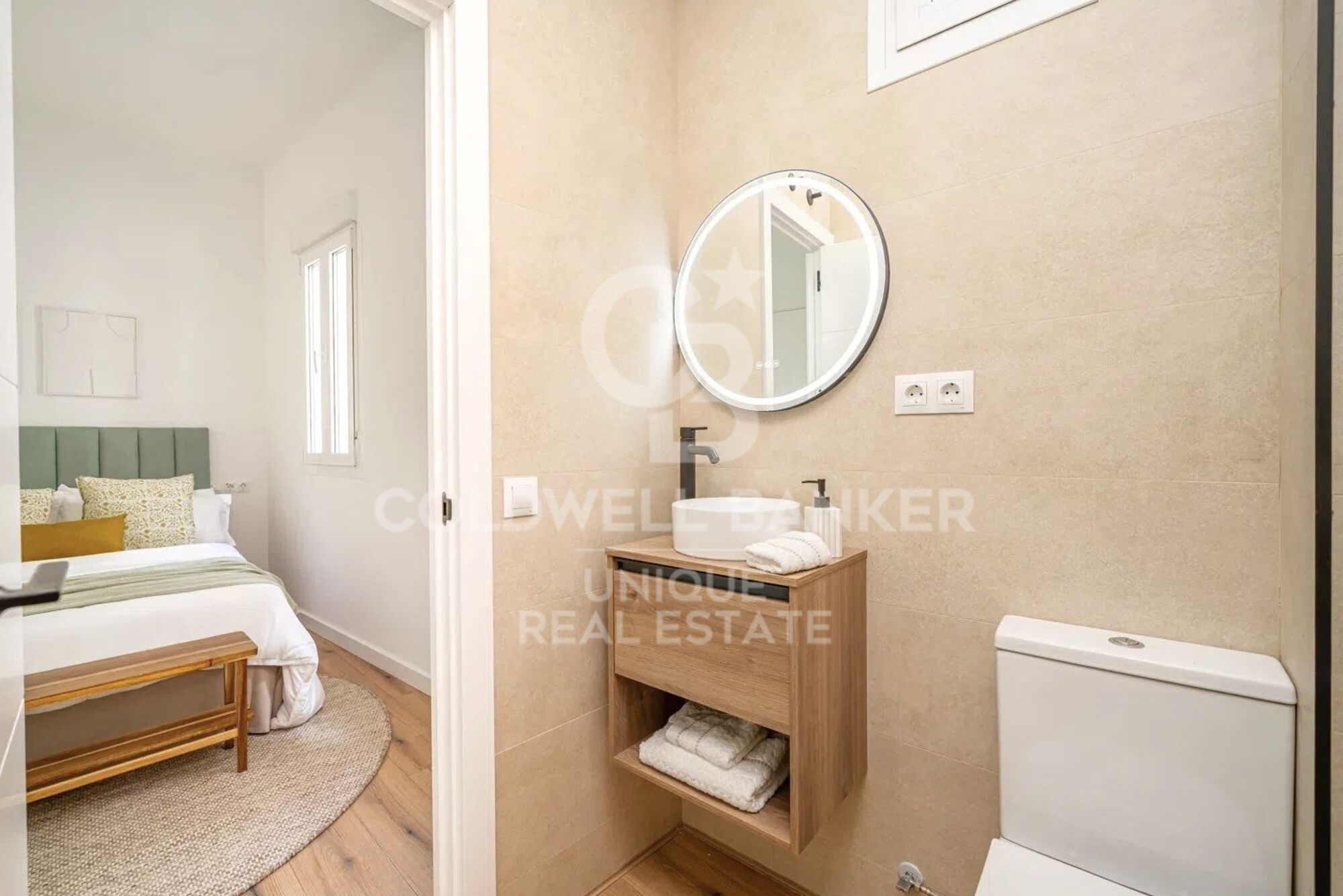 Exclusive exterior flat with 4 bedrooms in the heart of Madrid