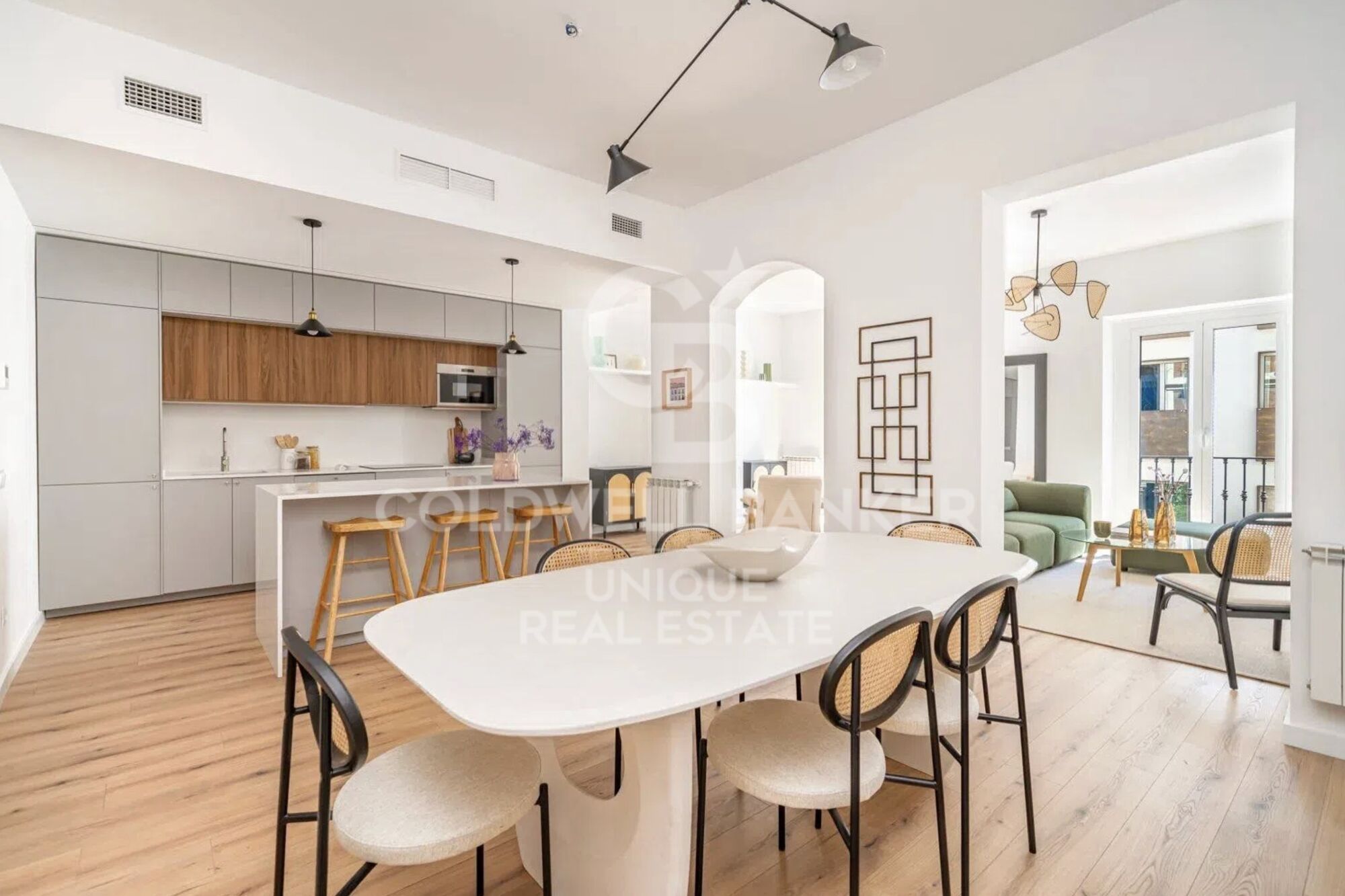 Exclusive exterior flat with 4 bedrooms in the heart of Madrid