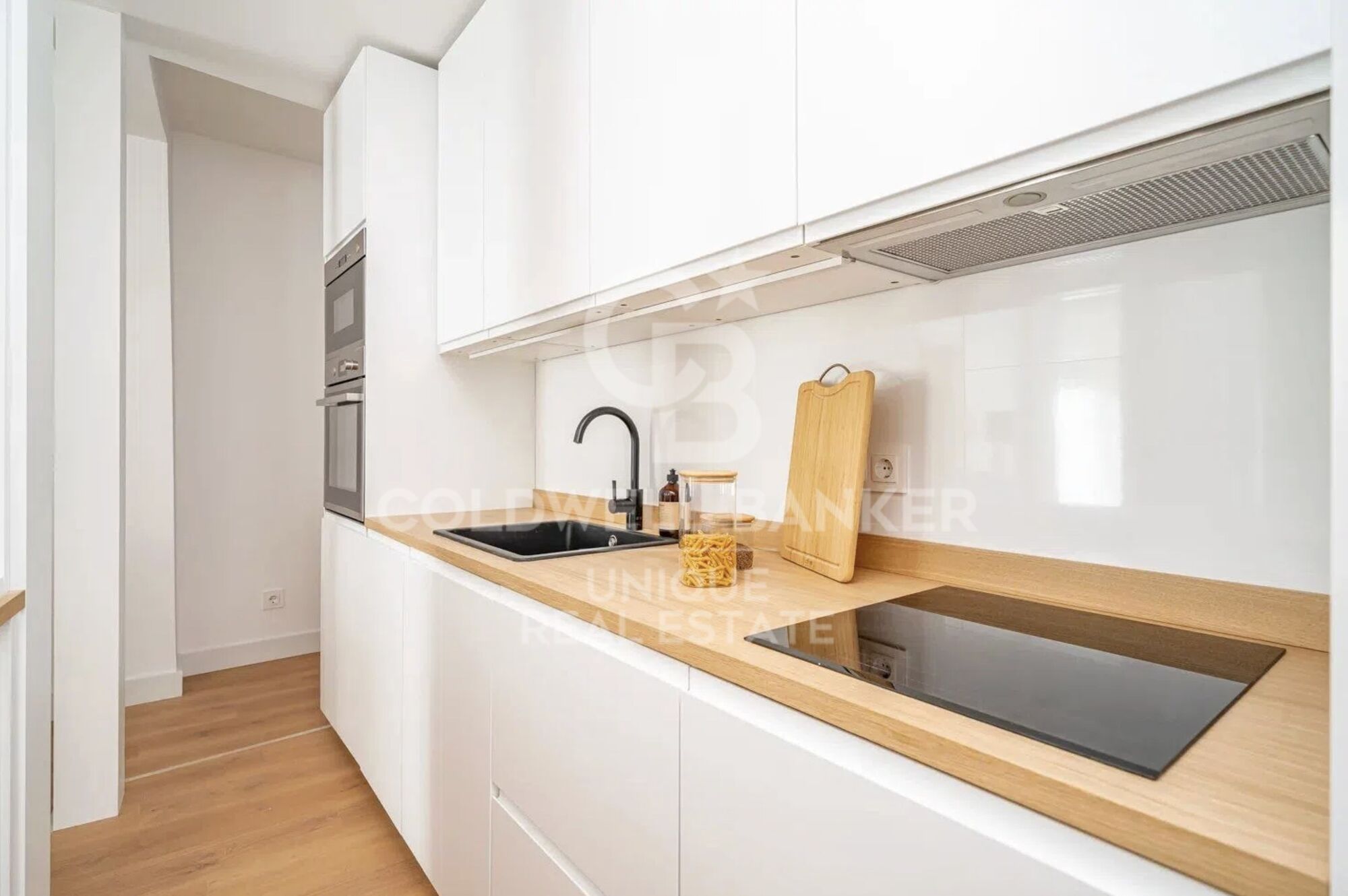 Exclusive renovated exterior flat with 2 bedrooms in the centre of Madrid