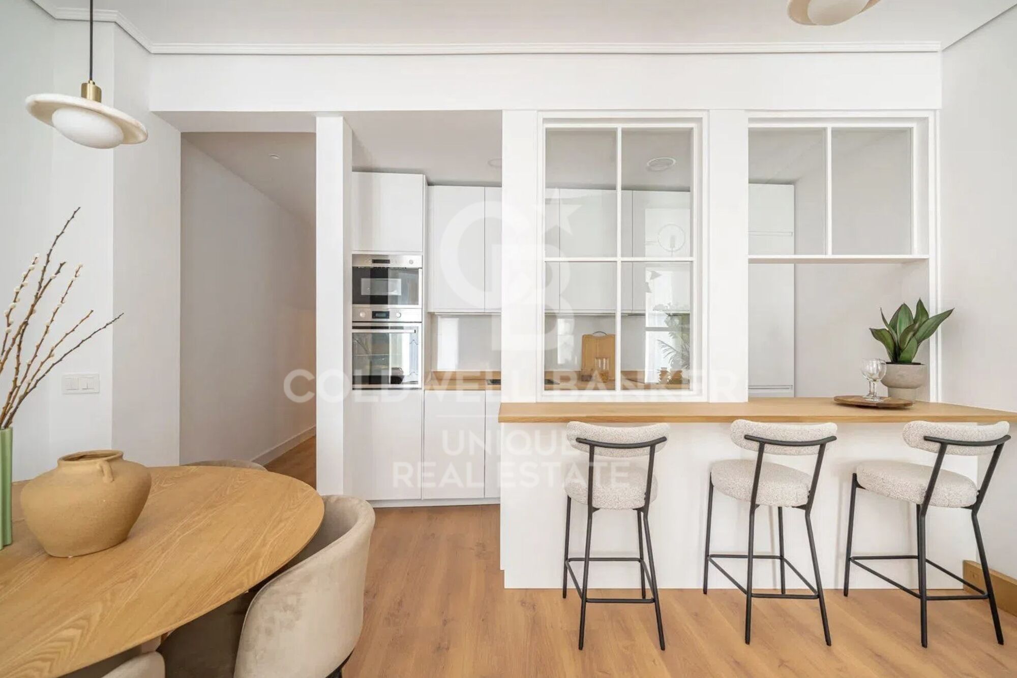 Exclusive renovated exterior flat with 2 bedrooms in the centre of Madrid