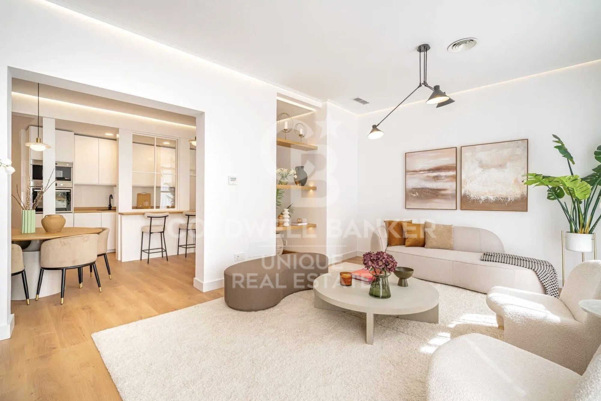 Exclusive renovated exterior flat with 2 bedrooms in the centre of Madrid