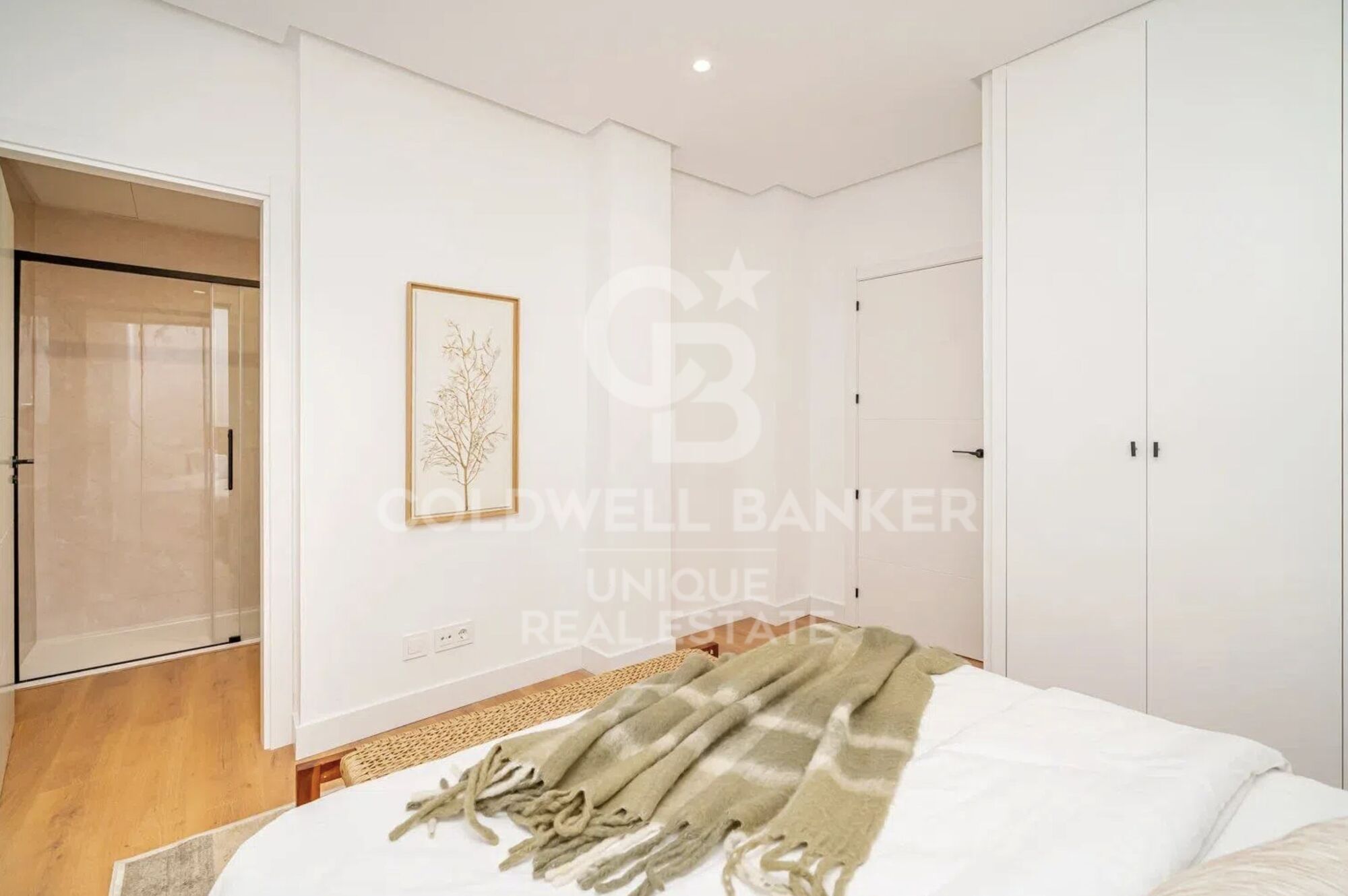 Exclusive renovated exterior flat with 2 bedrooms in the centre of Madrid