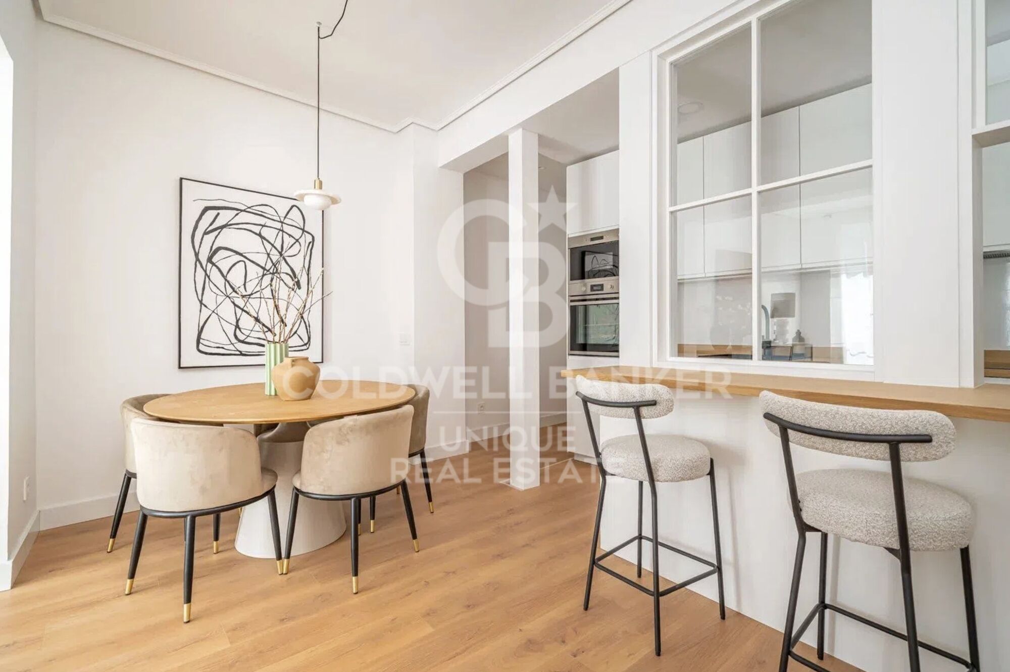 Exclusive renovated exterior flat with 2 bedrooms in the centre of Madrid