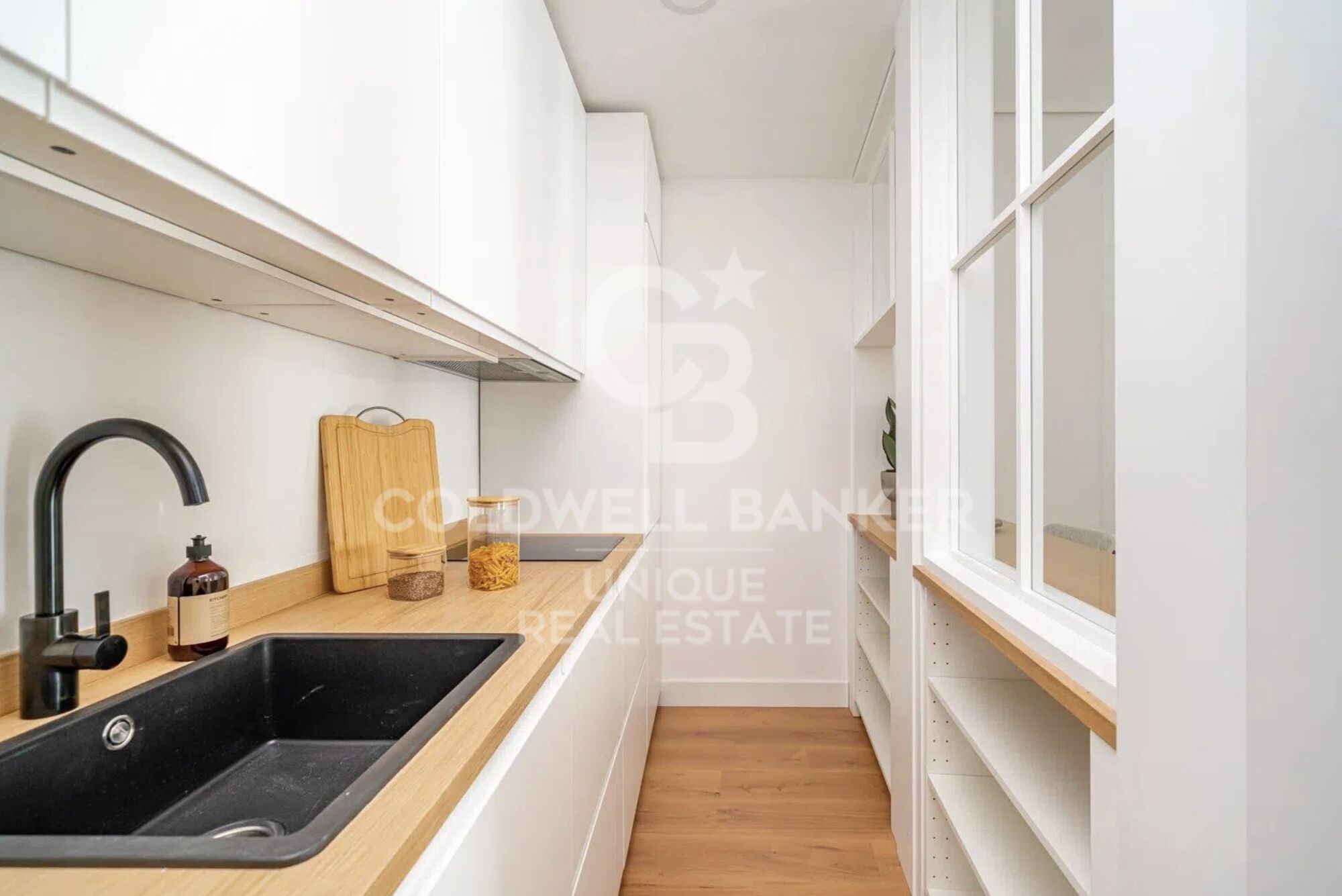 Exclusive renovated exterior flat with 2 bedrooms in the centre of Madrid