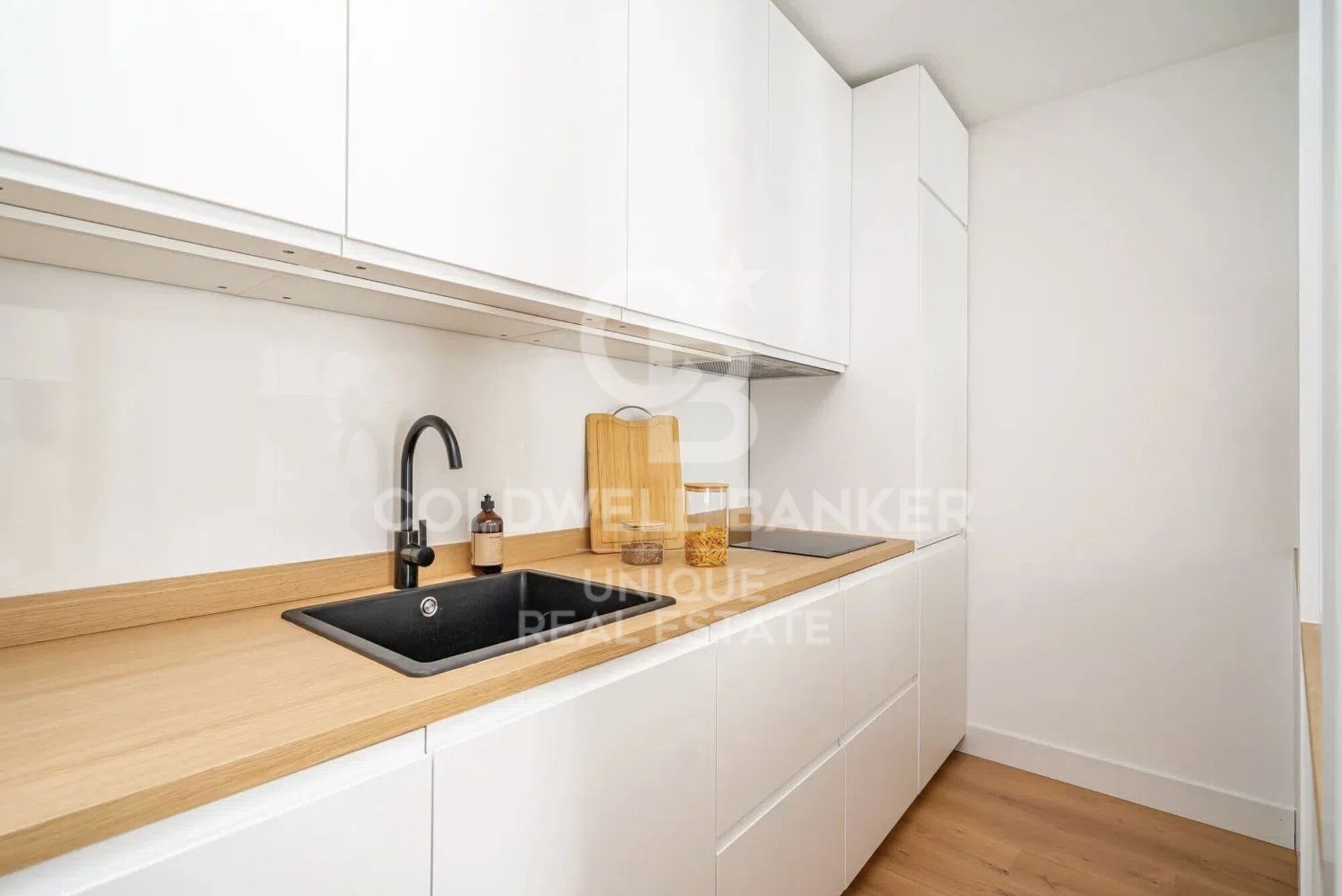 Exclusive renovated exterior flat with 2 bedrooms in the centre of Madrid
