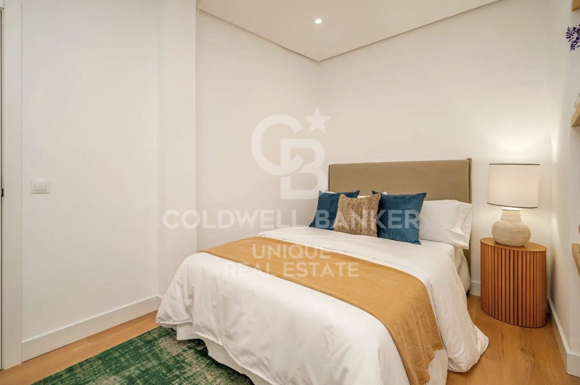 Exclusive renovated exterior flat with 2 bedrooms in the centre of Madrid