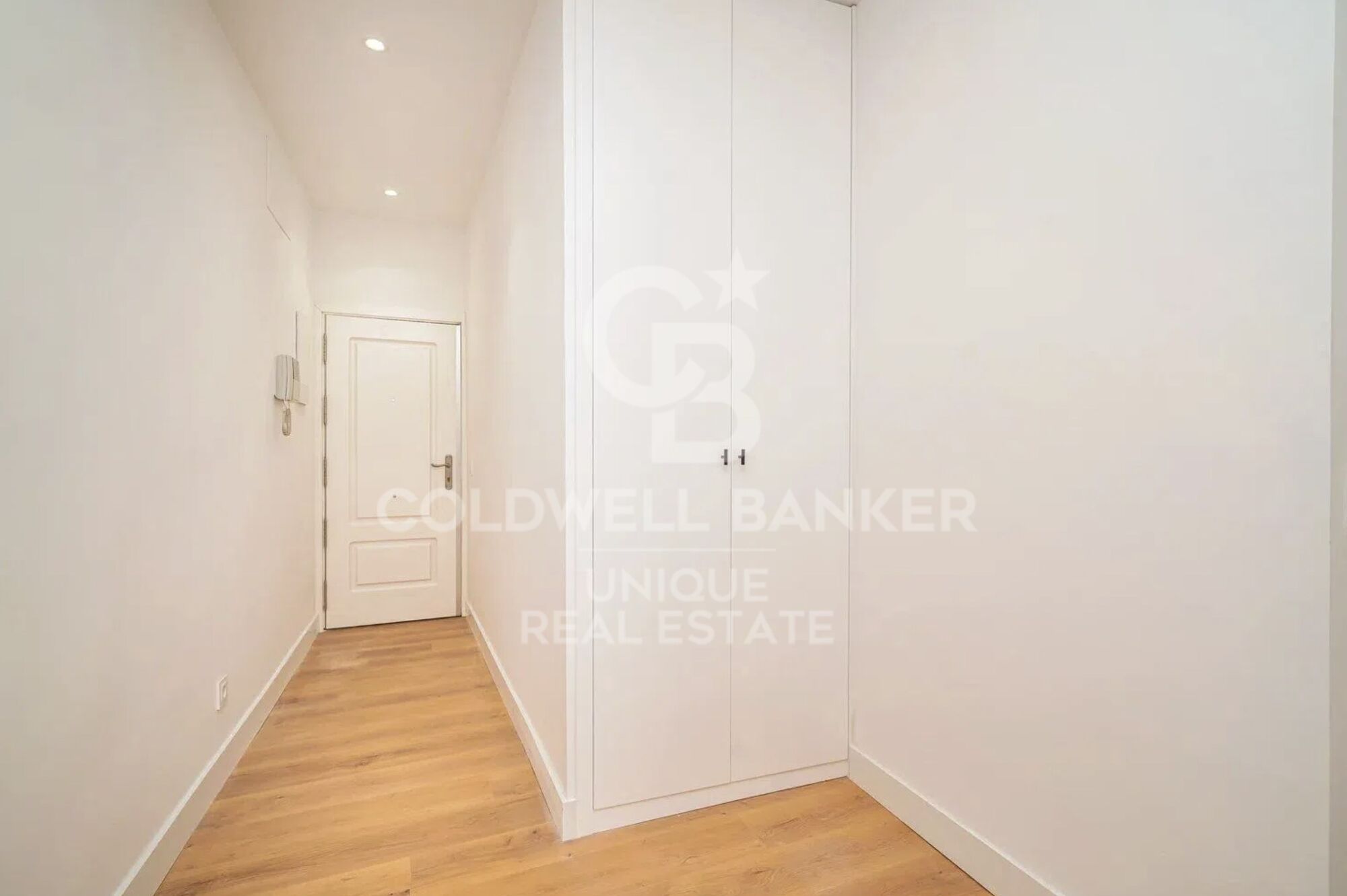 Exclusive renovated exterior flat with 2 bedrooms in the centre of Madrid