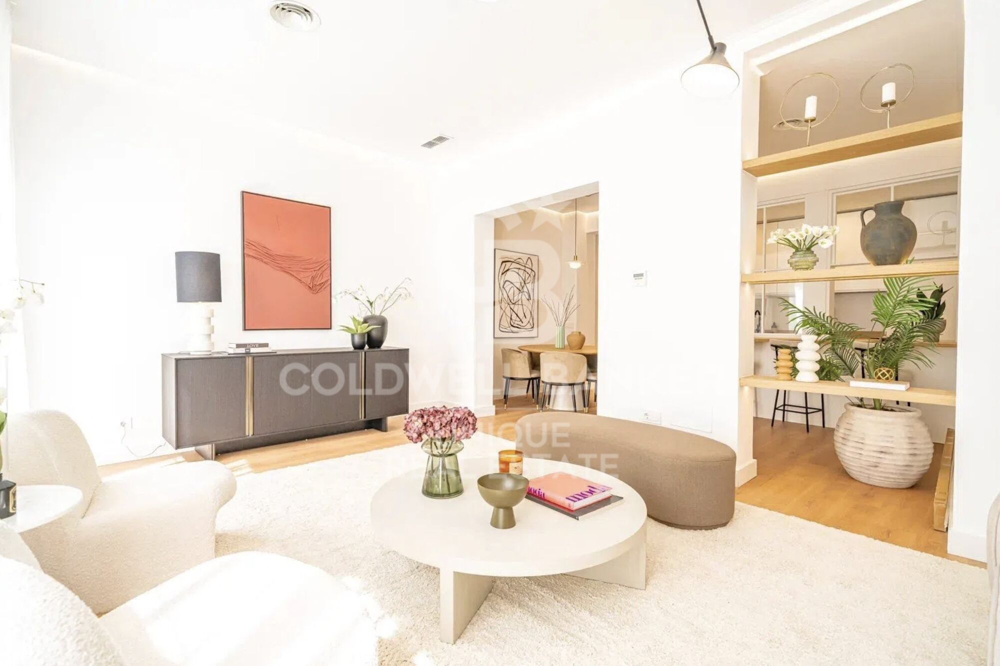 Exclusive renovated exterior flat with 2 bedrooms in the centre of Madrid