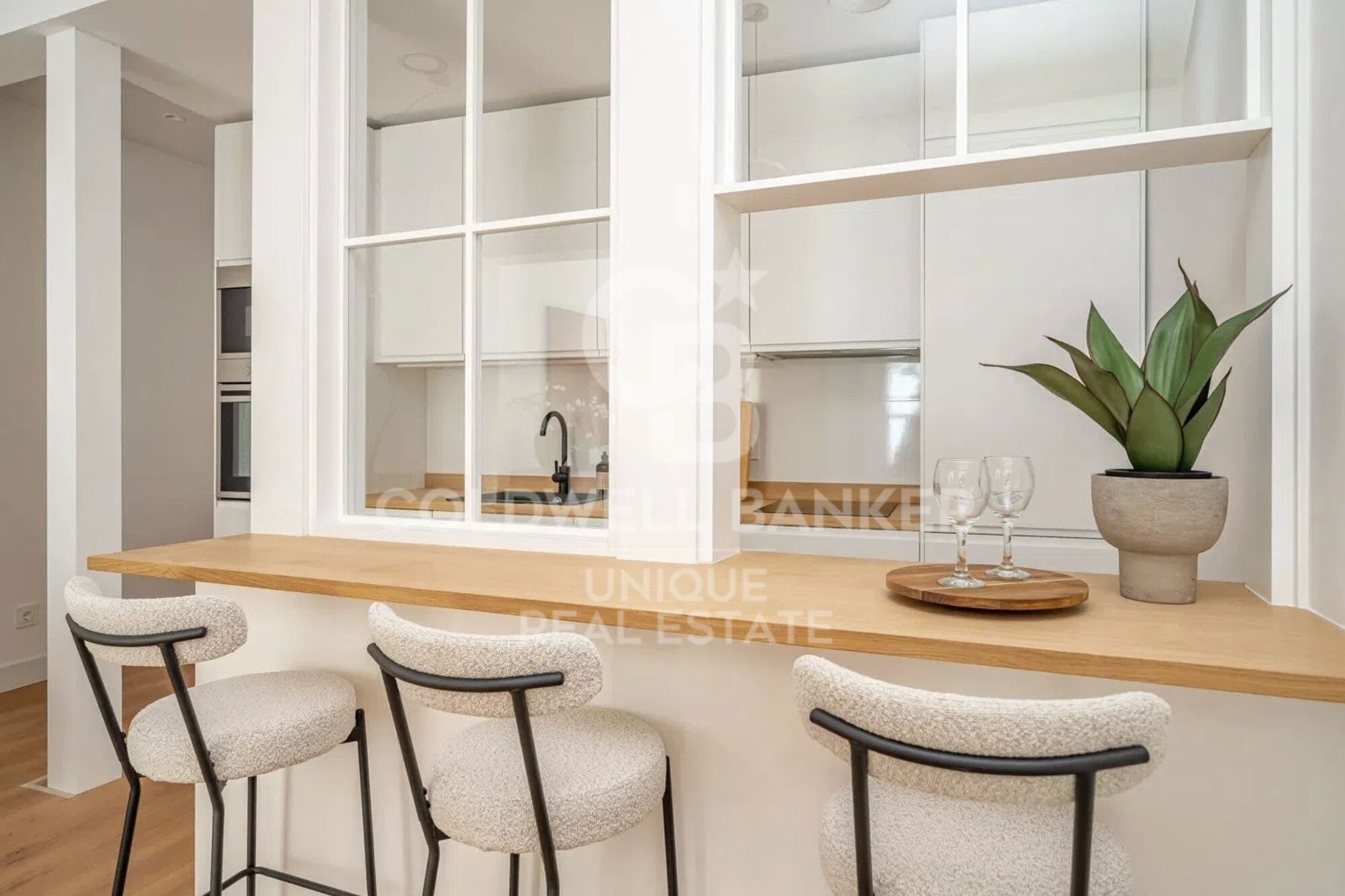 Exclusive renovated exterior flat with 2 bedrooms in the centre of Madrid