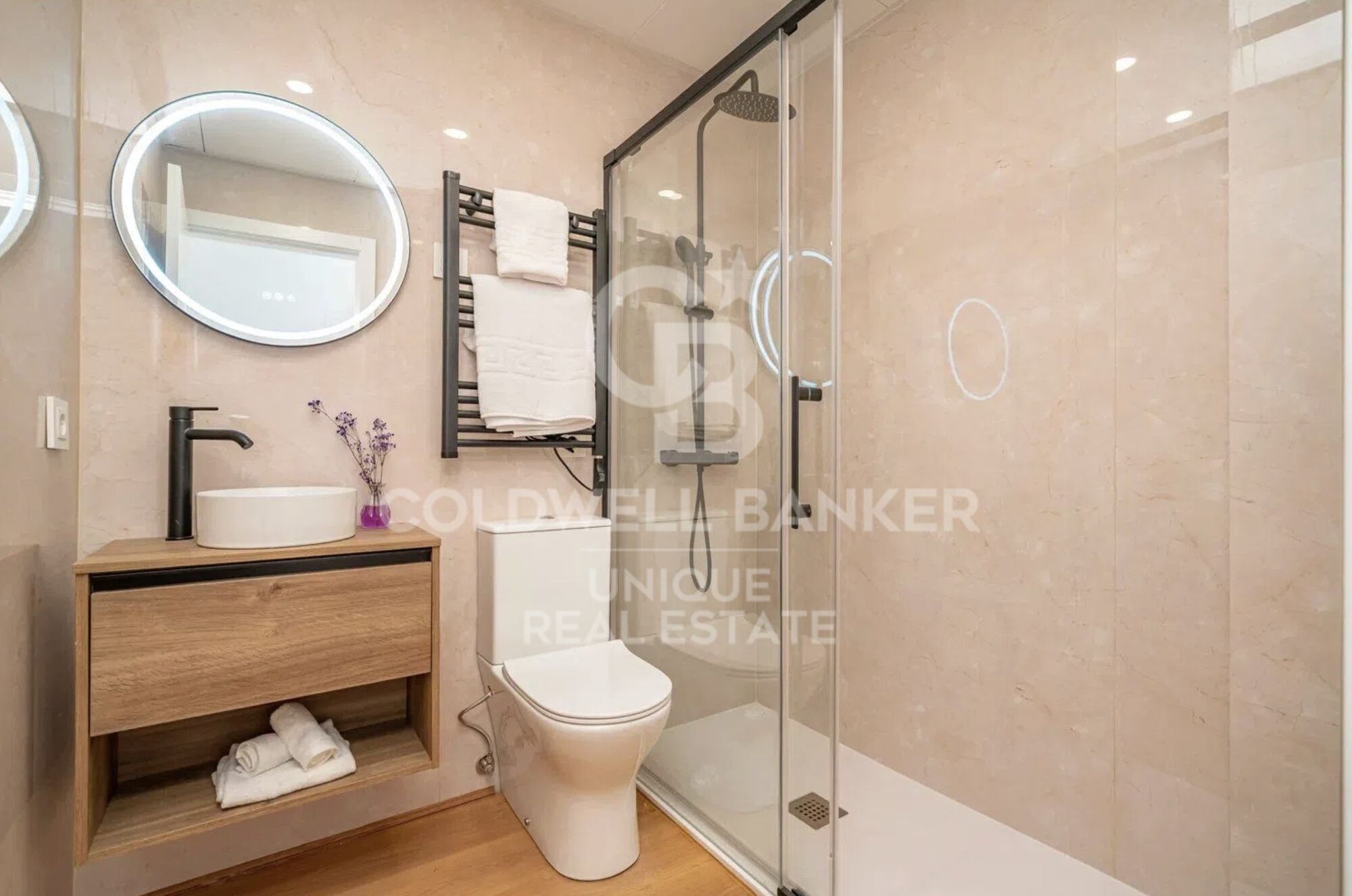 Exclusive renovated exterior flat with 2 bedrooms in the centre of Madrid
