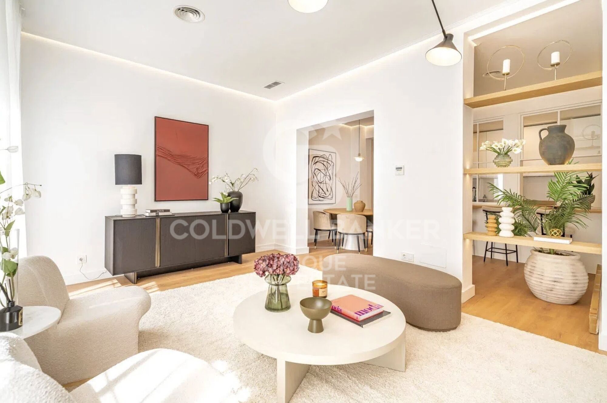 Exclusive renovated exterior flat with 2 bedrooms in the centre of Madrid