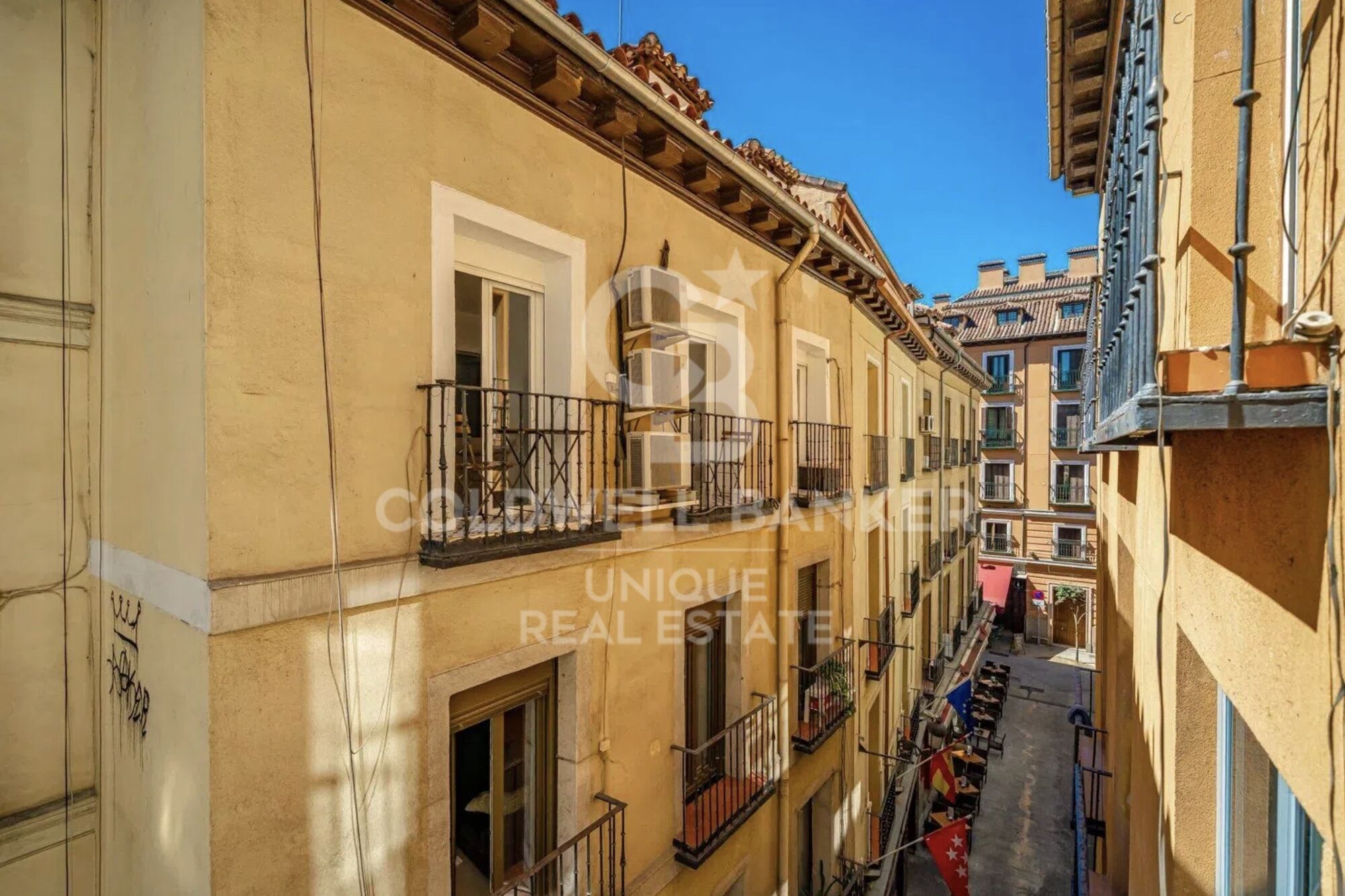 Exclusive renovated exterior flat with 2 bedrooms in the centre of Madrid