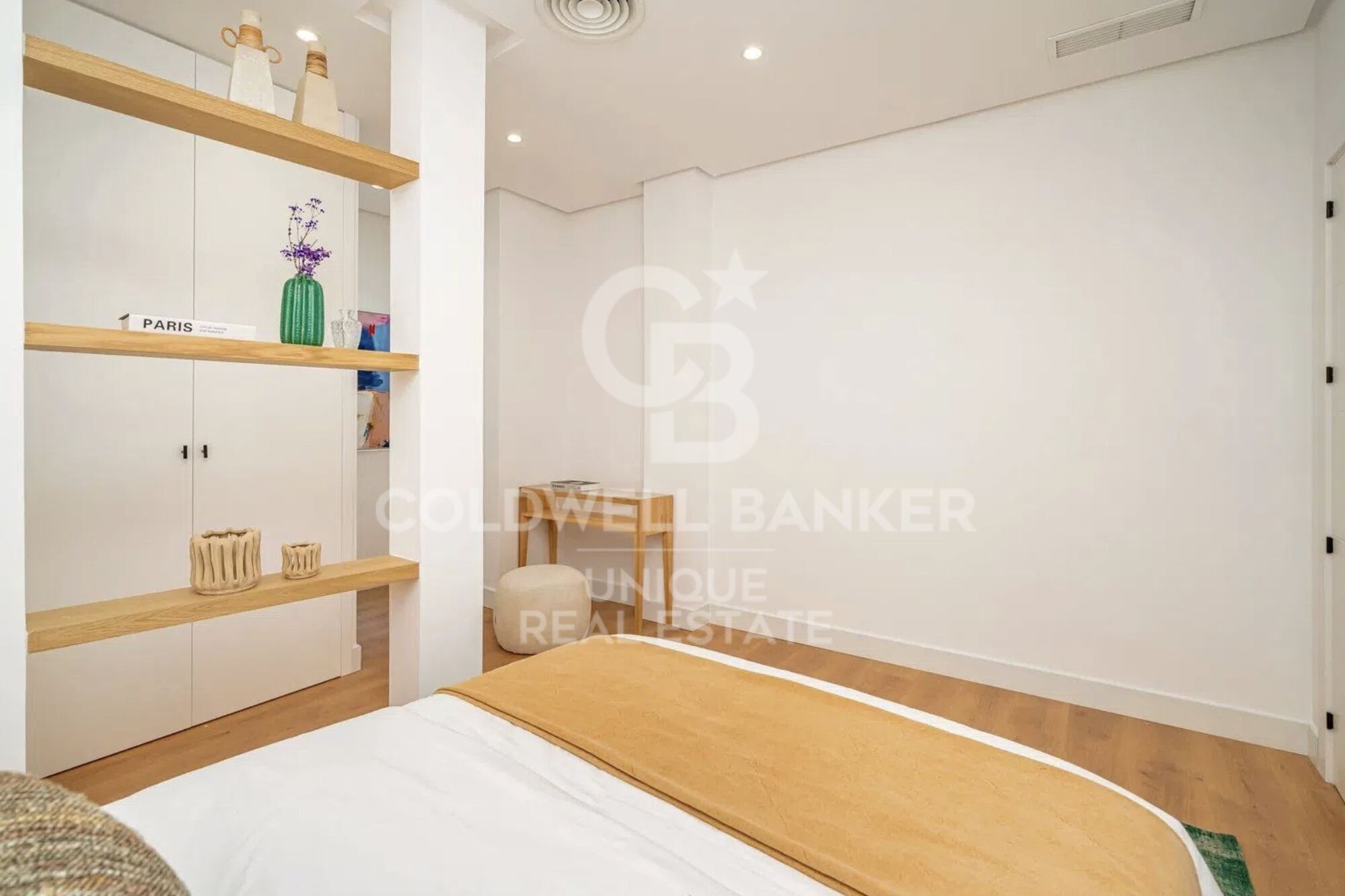 Exclusive renovated exterior flat with 2 bedrooms in the centre of Madrid