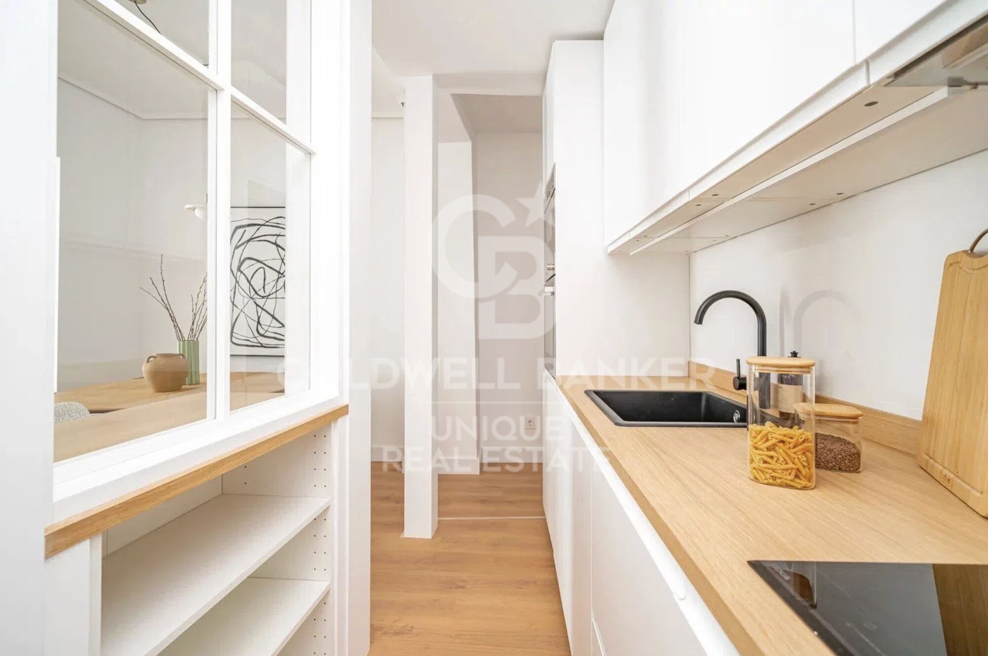 Exclusive renovated exterior flat with 2 bedrooms in the centre of Madrid