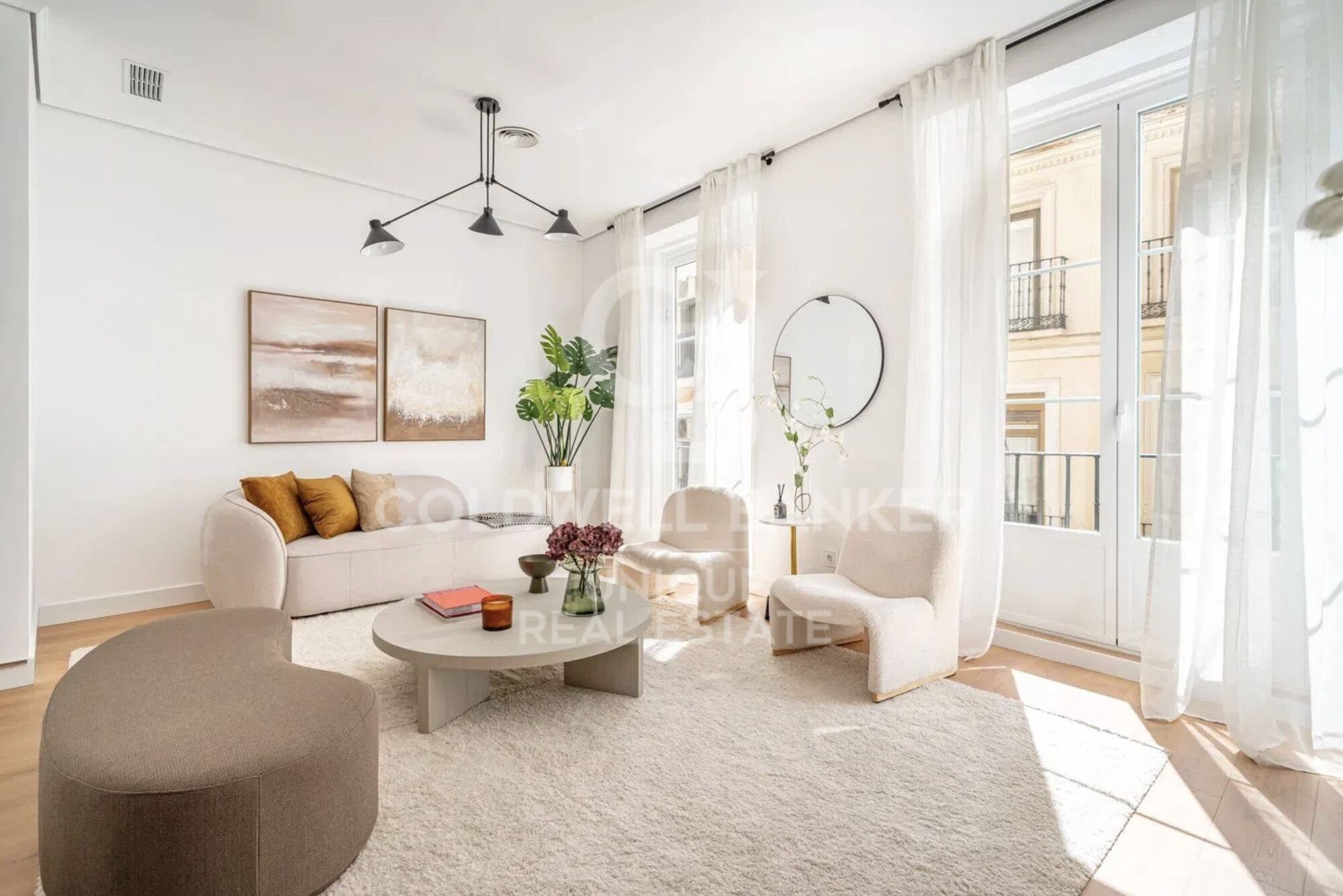Exclusive renovated exterior flat with 2 bedrooms in the centre of Madrid