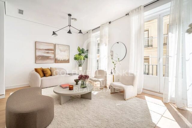 Exclusive renovated exterior flat with 2 bedrooms in the centre of Madrid