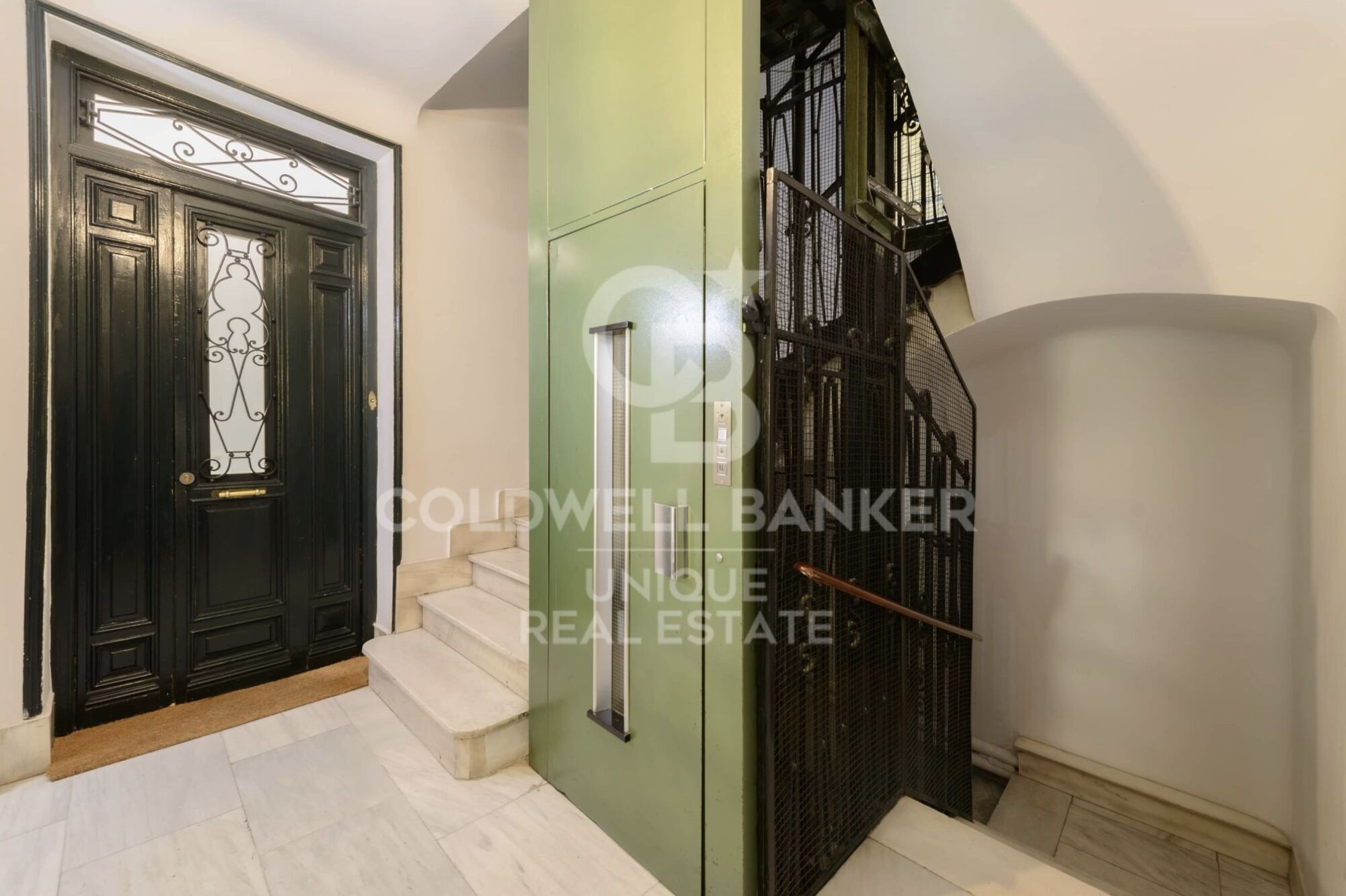 Exclusive 4-bedroom exterior flat in Almagro, Madrid