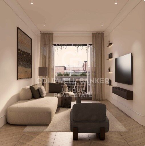 3-bedroom penthouse with terrace to renovate in Goya, Madrid