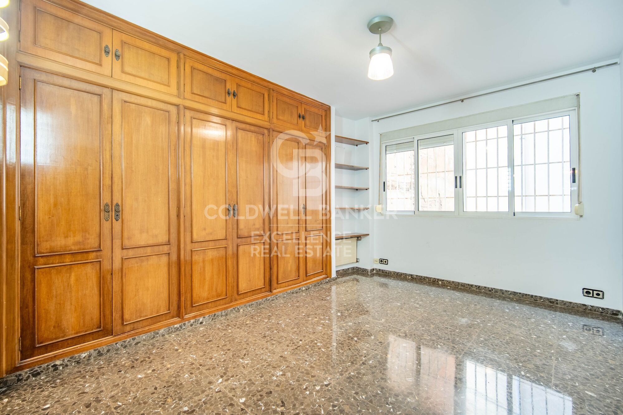 Elegant Residence on Calle Colón - Luxury and Space in Valencia's Finest Location