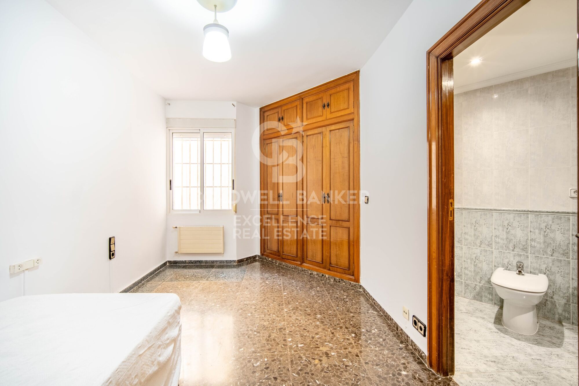 Elegant Residence on Calle Colón - Luxury and Space in Valencia's Finest Location